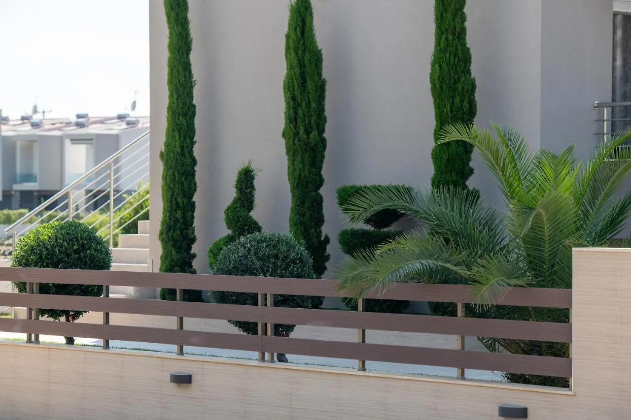 Sithonia Suites Luxury 3 Beds Studio, Semi-Ground Floor Nikiti  0*, Nikiti (Sithonia) Greece